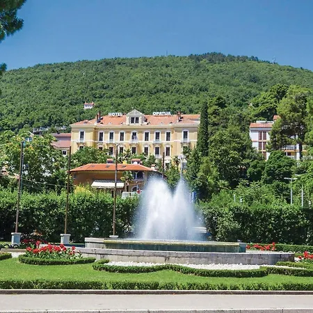Apartment Awesome In Kolavici