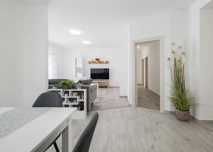 Apartment Awesome In Kolavici Slatina (Primorsko-Goranska)