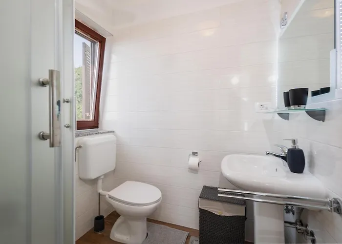 Apartment Awesome In Kolavici