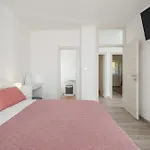 Apartment Amazing In Kolavici With House Sea View *