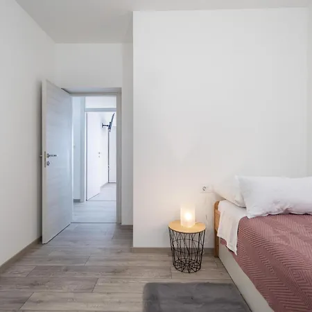 Amazing In Kolavici With House Sea View Апартаменты