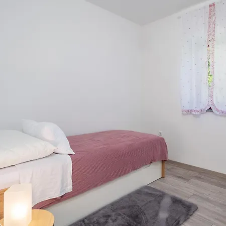 Amazing In Kolavici With House Sea View Апартаменты *