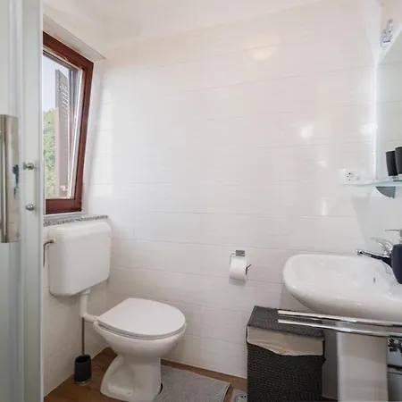 Апартаменты Amazing In Kolavici With House Sea View