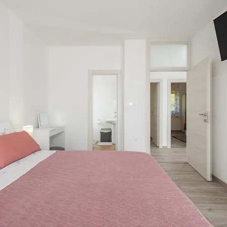 Апартаменты Amazing In Kolavici With House Sea View *